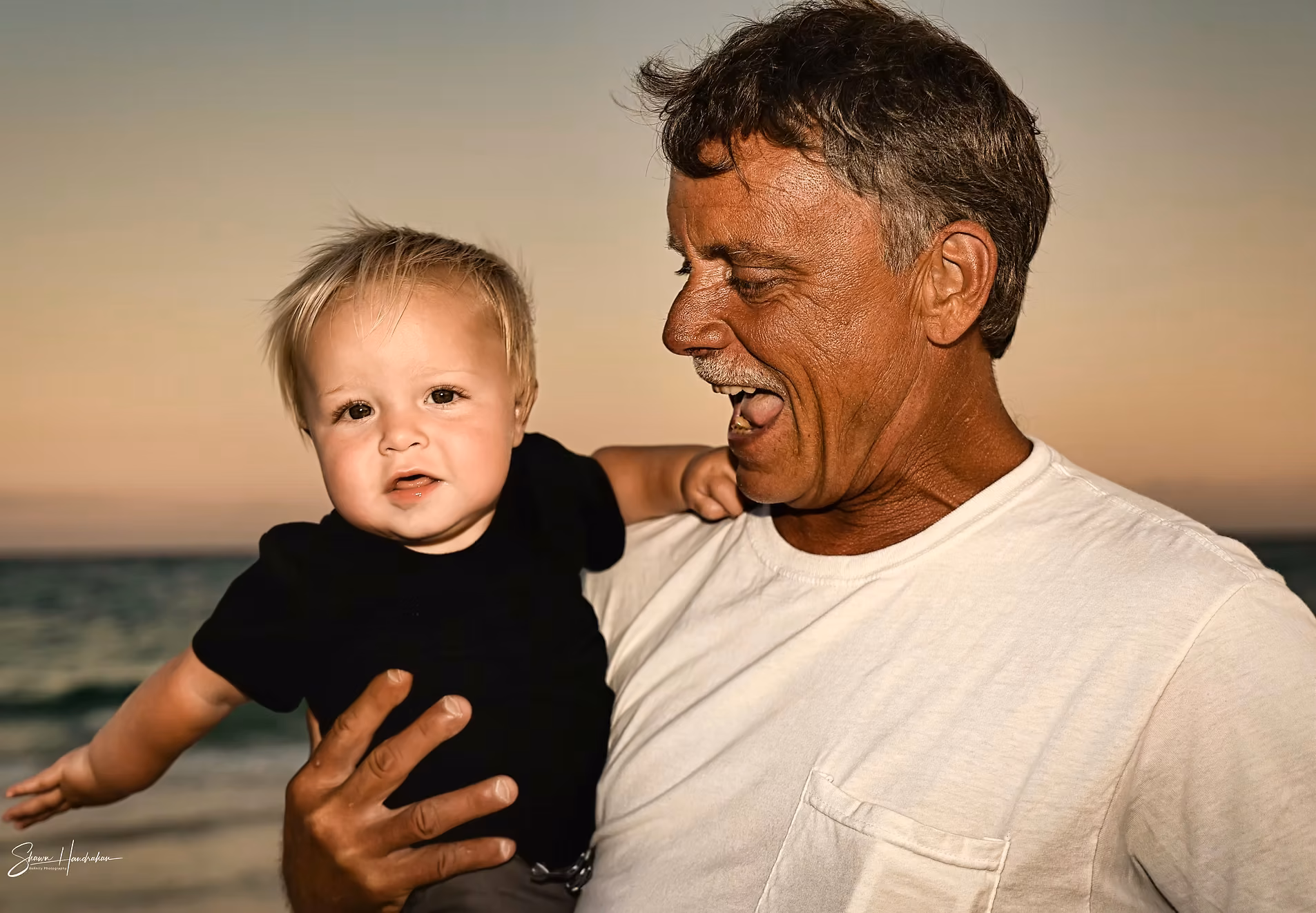 family portrait in Pensacola and the Gulf Coast by 8nfinity Photography 1